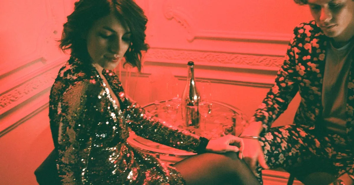 découvrez notre collection élégante de robes de soirée pour toutes vos occasions spéciales. trouvez la robe parfaite qui sublimera votre silhouette et fera tourner les regards lors de vos événements.