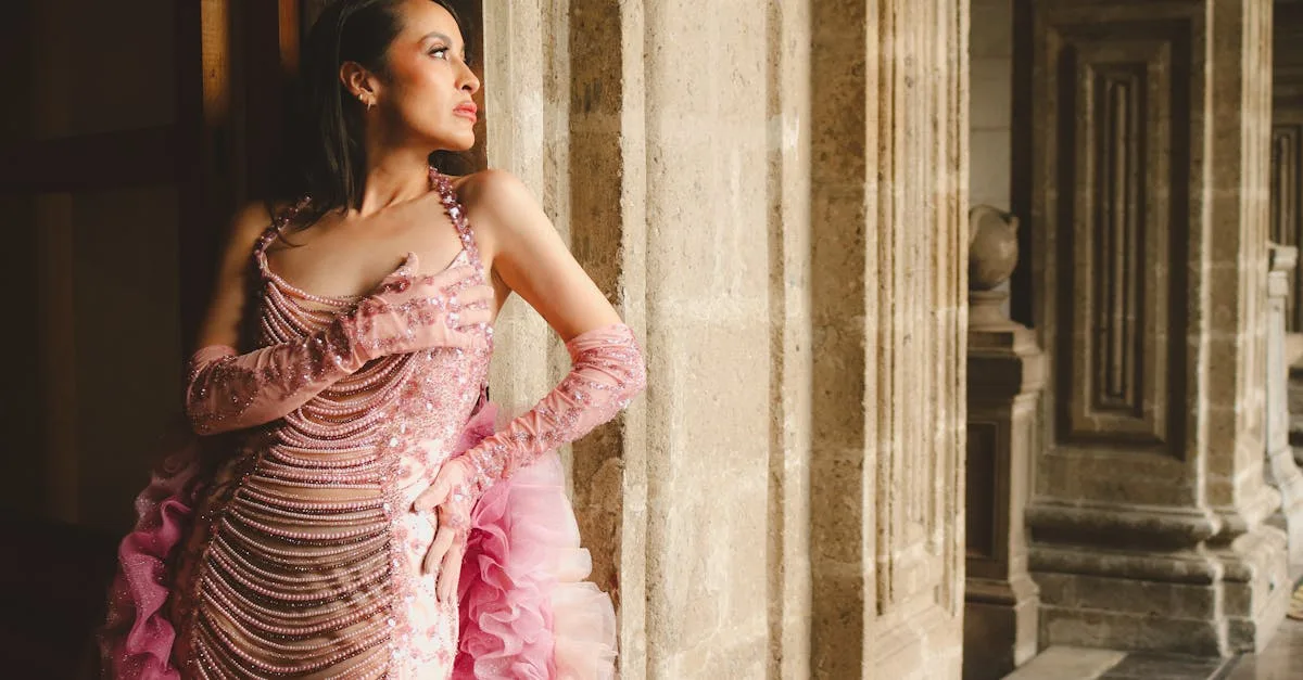 découvrez notre collection de robes de soirée élégantes, parfaites pour toutes vos occasions spéciales. styles variés, tissus raffinés et coupes tendance pour sublimer votre silhouette lors de vos événements.