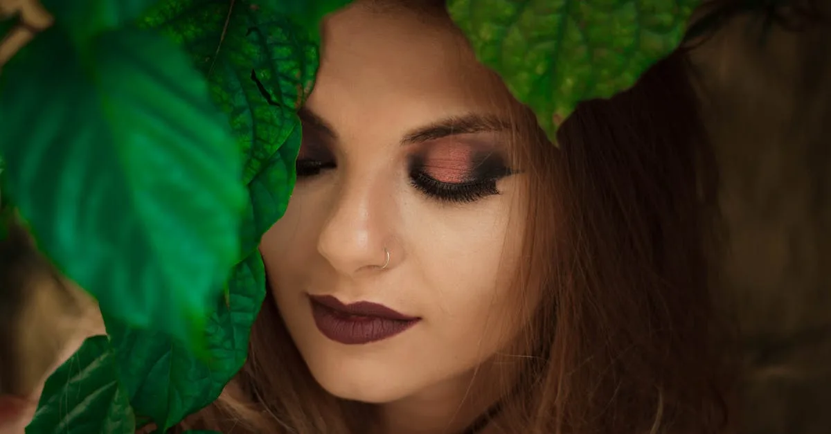 découvrez nos conseils et astuces pour réaliser un maquillage nude naturel, subtil et lumineux. obtenez un look frais et éclatant tout en mettant en valeur votre beauté naturelle grâce à des produits adaptés et des techniques simples.