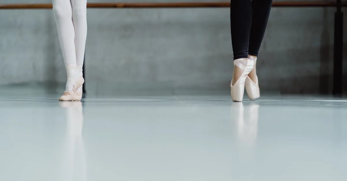 découvrez notre sélection de jupes parfaites pour sublimer les jambes fines, alliant élégance et confort pour toutes les occasions.