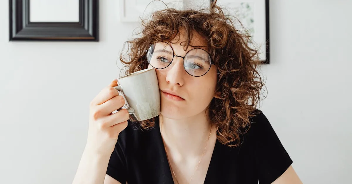 découvrez des idées coiffure pour cheveux courts et bouclés, astuces d'entretien et styles tendance pour sublimer vos boucles naturelles au quotidien.