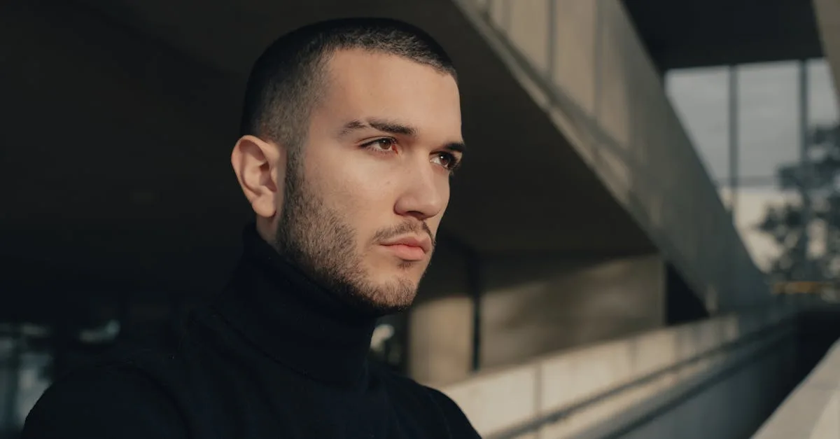 découvrez le buzz cut, une coupe de cheveux courte, tendance et facile à entretenir, parfaite pour un style moderne et dynamique.