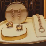 découvrez notre collection exquise de bijoux alliant élégance et raffinement, parfaite pour sublimer votre style en toutes occasions.